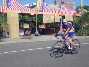 校長完成了一圈，不停！