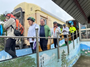 富岡自強號車廂福德宮